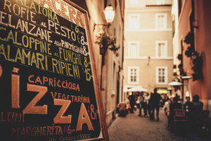 A busy Italian street, perfect for meeting and greeting people